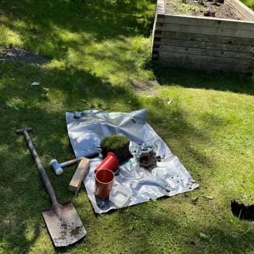 Kinder  nehmen Bodenproben