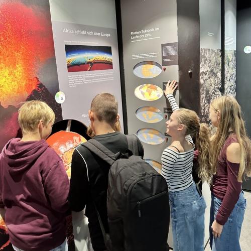 Schulklasse im Mammutmuseum