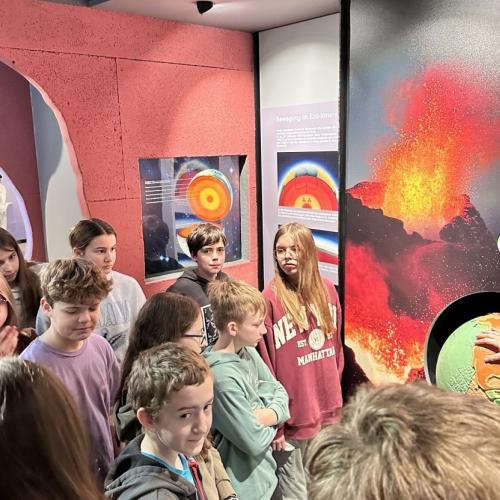 Schulklasse im Mammutmuseum