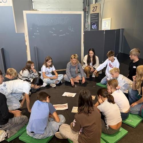 Schüler im Mikroversum