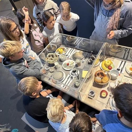 Schüler im Mikroversum